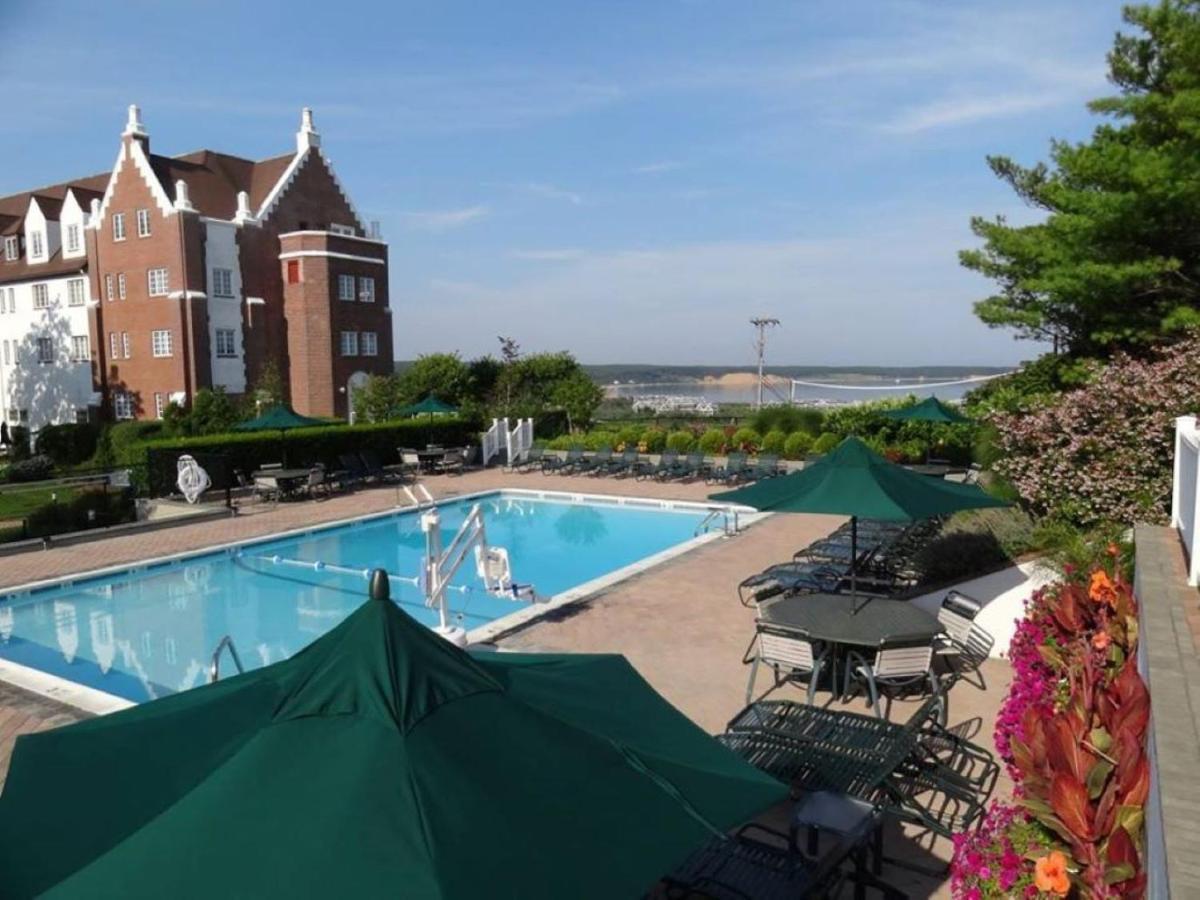 فندق Montauk Manor المظهر الخارجي الصورة The pool at the Ocean House