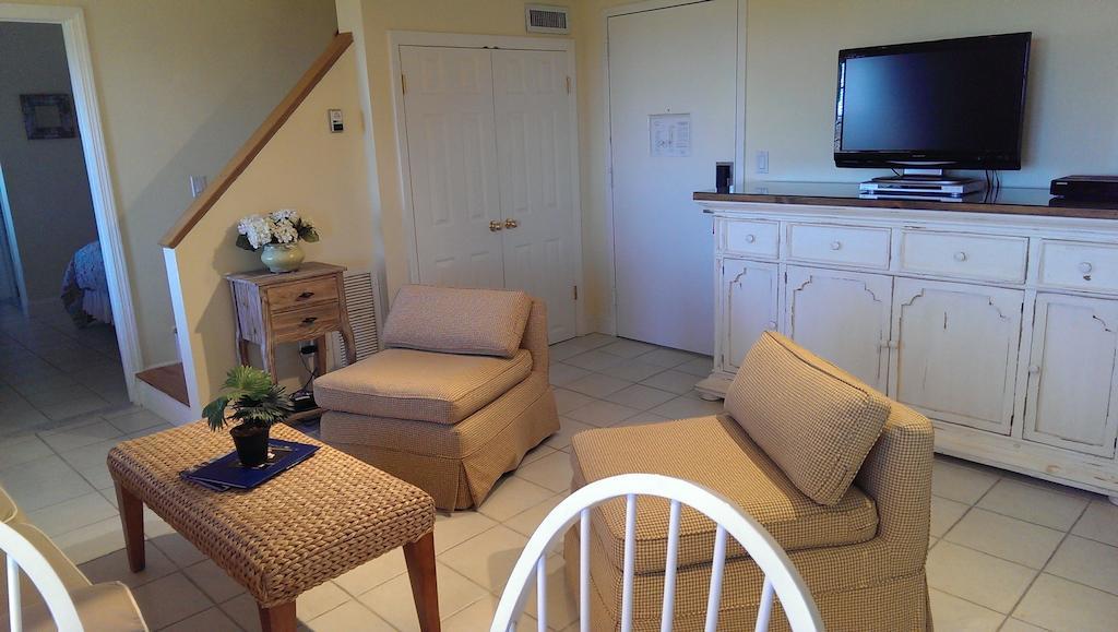 فندق Montauk Manor الغرفة الصورة Living room in a typical condominium