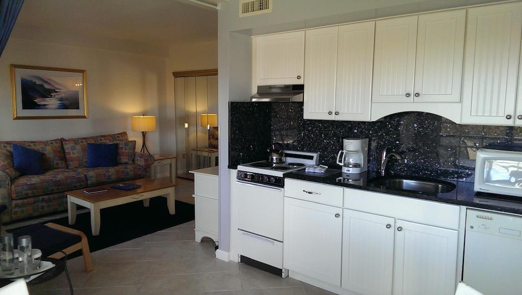 فندق Montauk Manor الغرفة الصورة A typical kitchen in a hotel