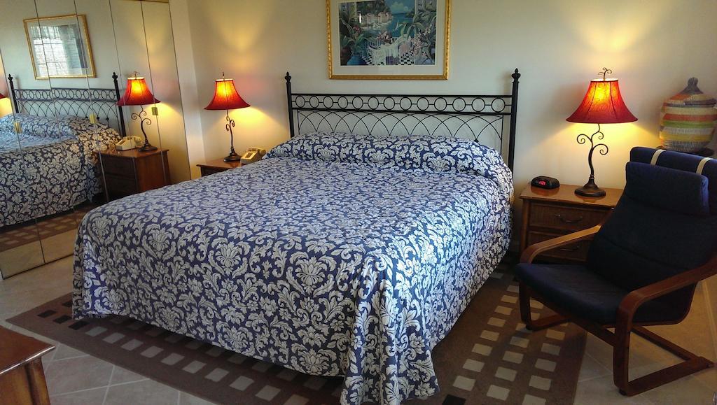 فندق Montauk Manor الغرفة الصورة A bed with a bedsheet