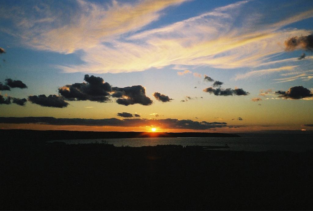فندق Montauk Manor المظهر الخارجي الصورة Sunset over the Atlantic Ocean