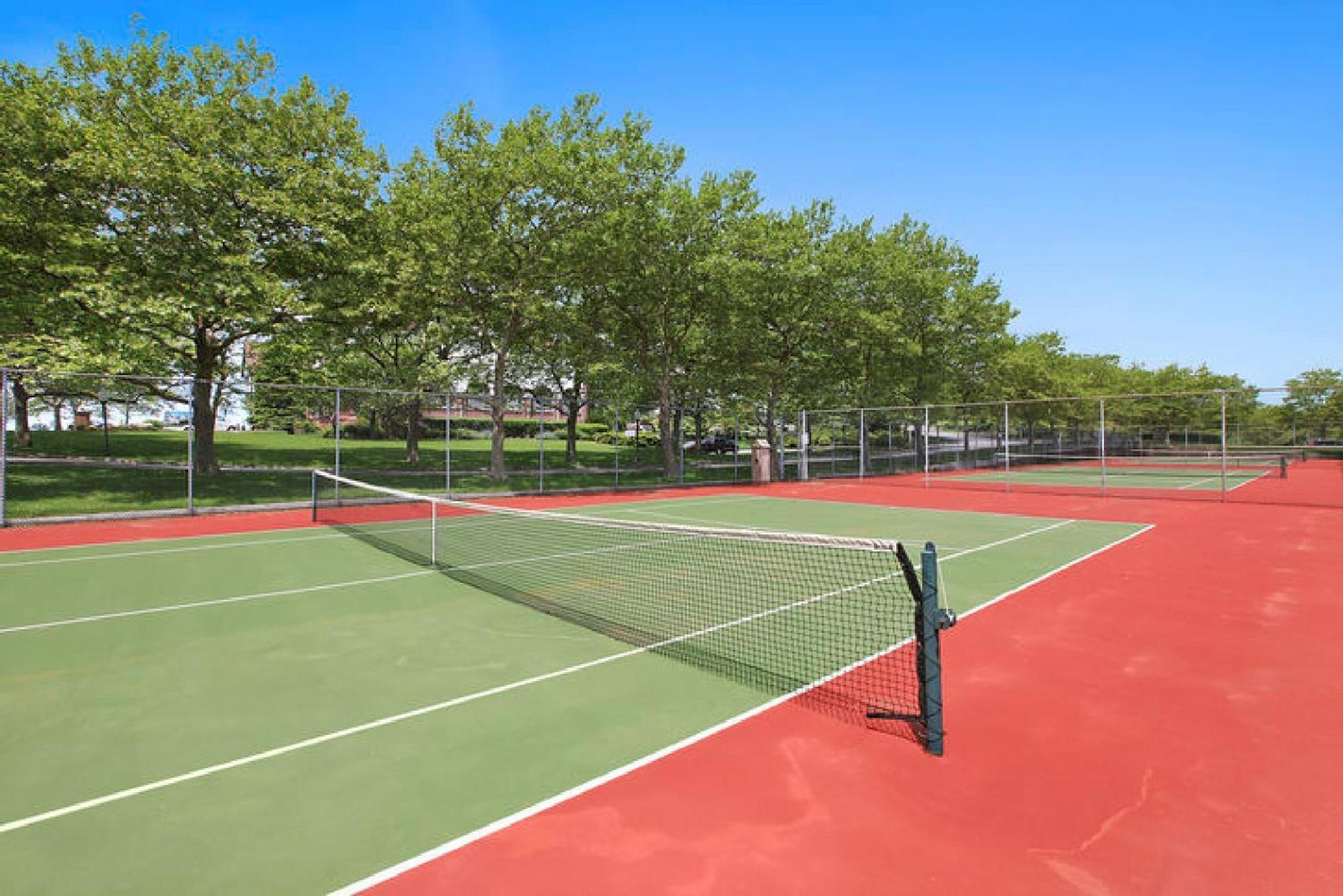 فندق Montauk Manor المظهر الخارجي الصورة Tennis courts at the club