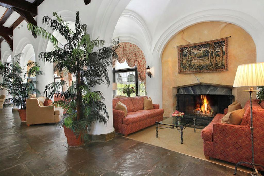 فندق Montauk Manor المظهر الخارجي الصورة The lobby at the Hotel del Luna