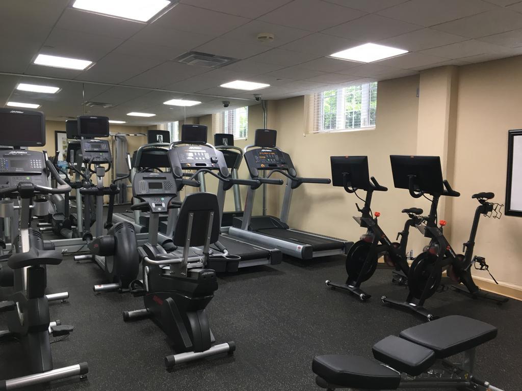 فندق Montauk Manor المظهر الخارجي الصورة The Fitness Center at the 1000 North Main Street location